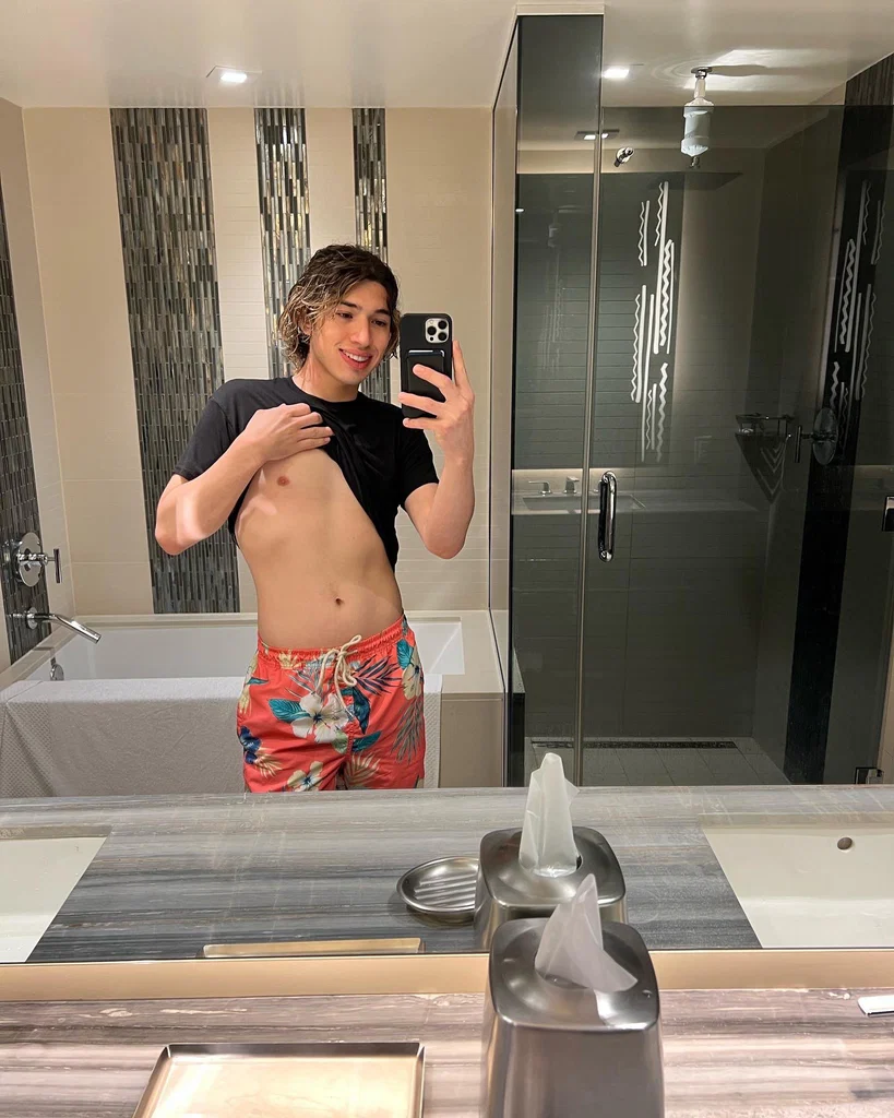 Chase Ocean 🧜🏻‍♂️🛸