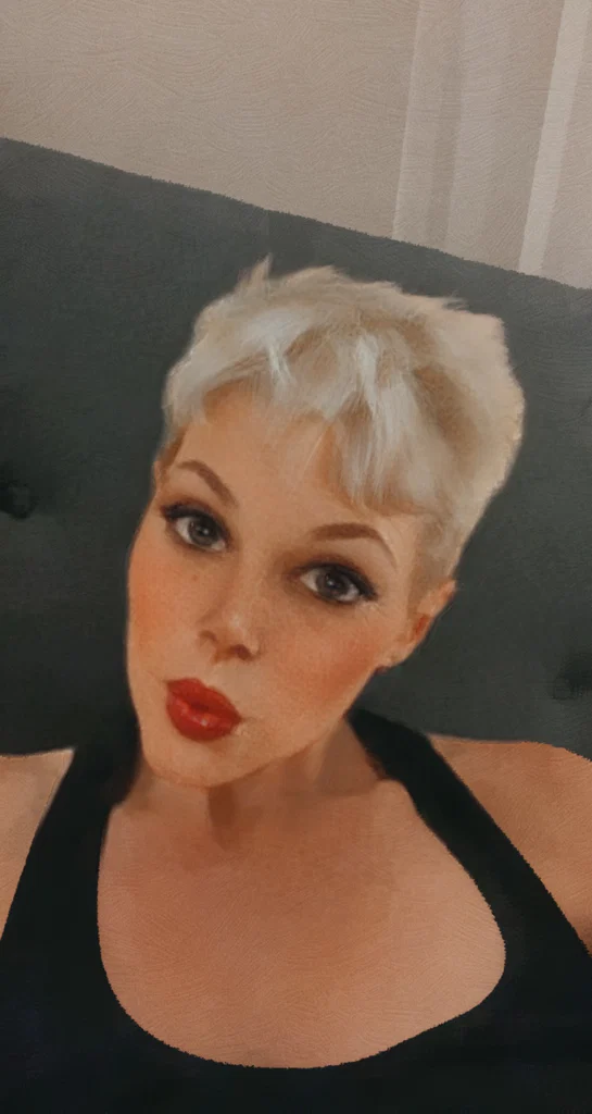 Kiva Miel's avatar