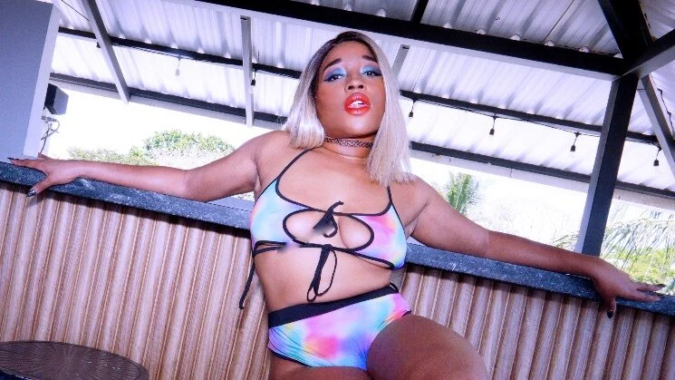Nina Rivera's avatar