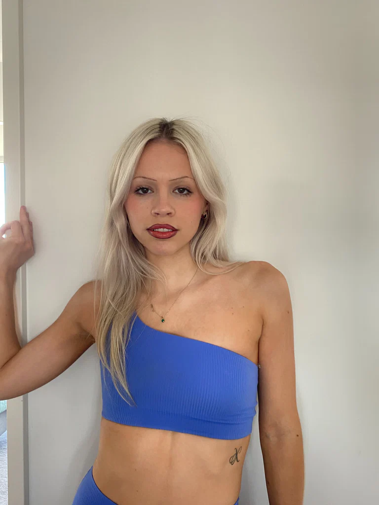 Naomi Shy's avatar