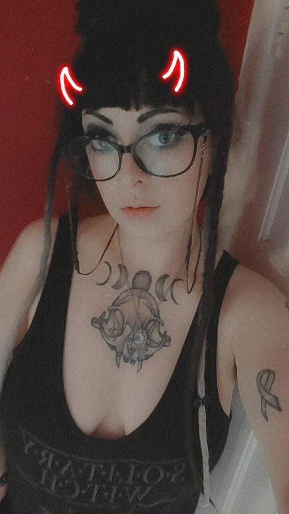 Your Goth Nerd𖤐's avatar