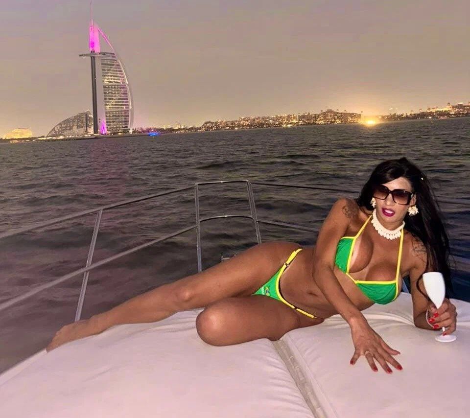 @bellaoficiall1 profile banner
