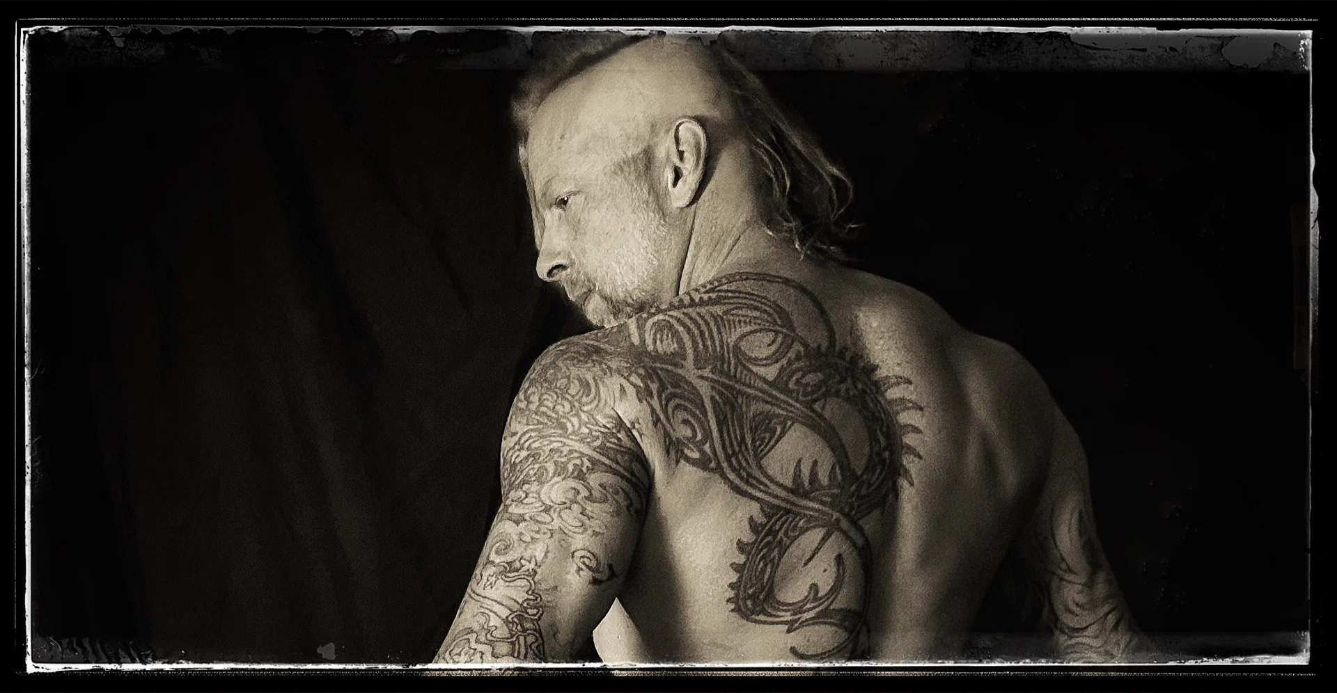 Lou Kiss profile banner