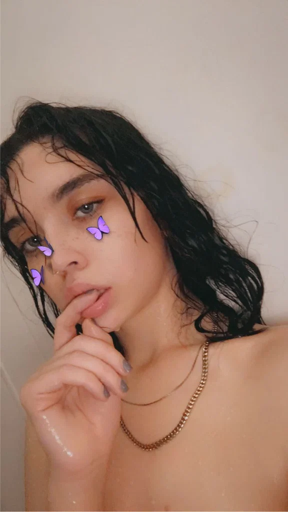 Lola🔥🌻's avatar