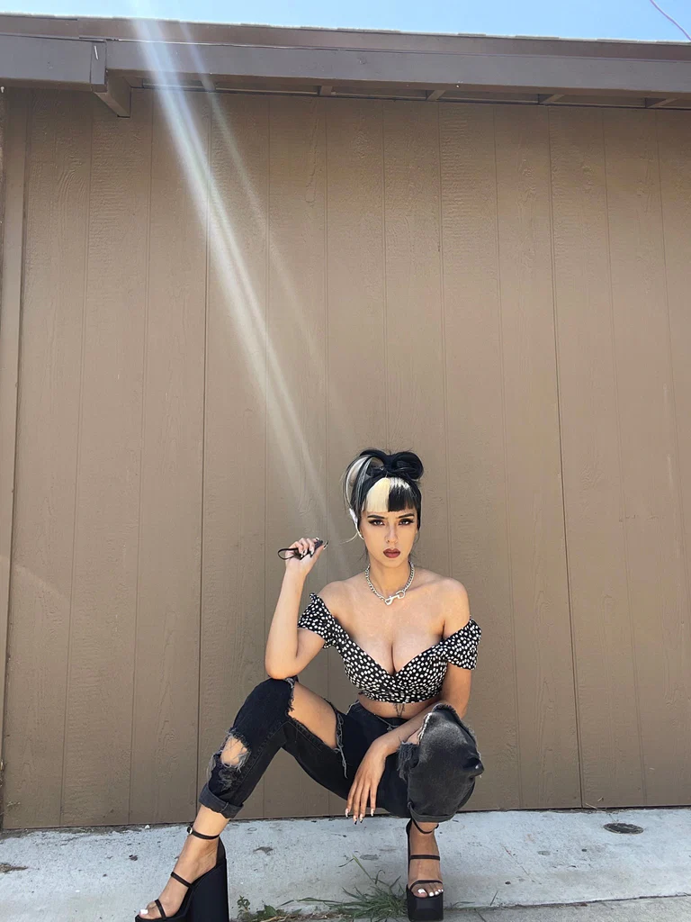 Bee's avatar