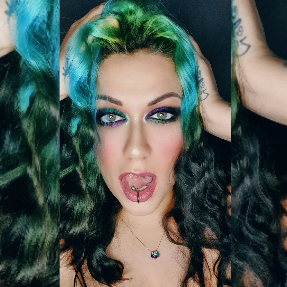 Lady V.'s avatar