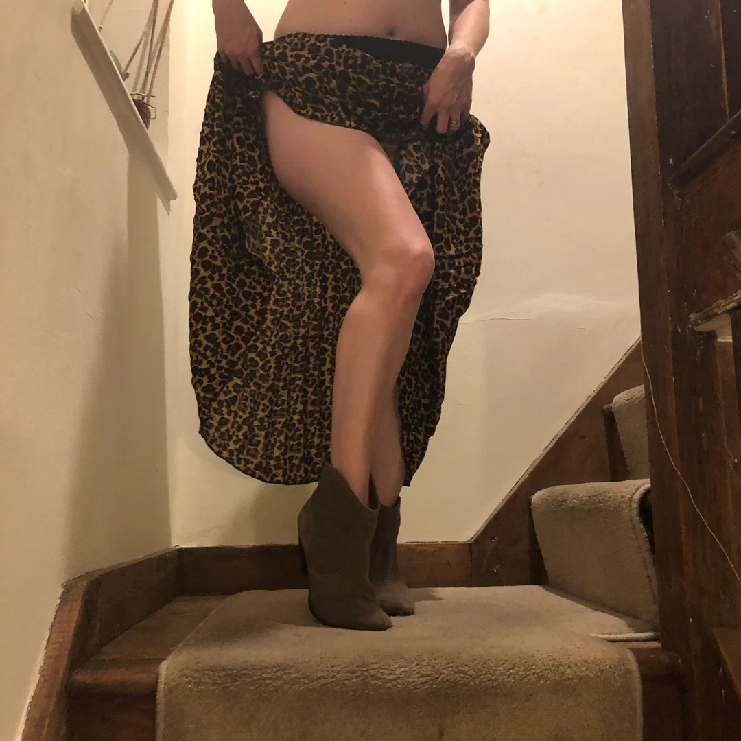 Cheeky Mom 43 profile banner