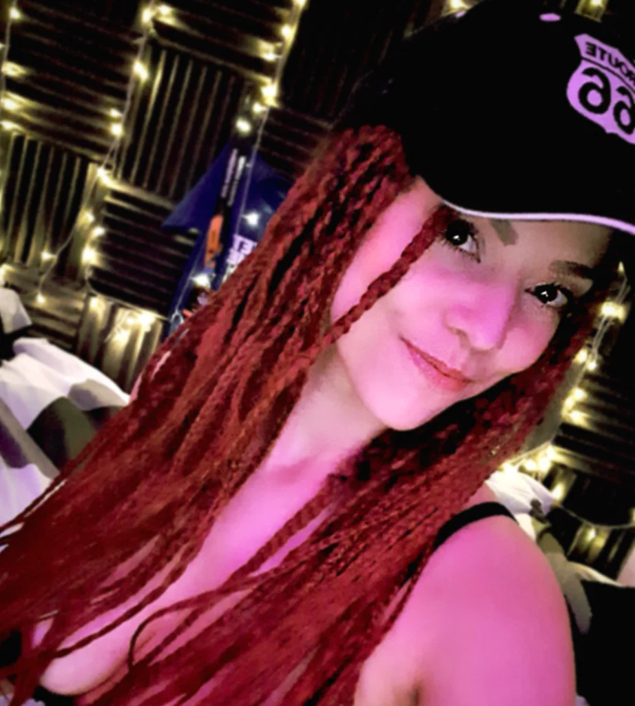 Suzina Kynz's avatar