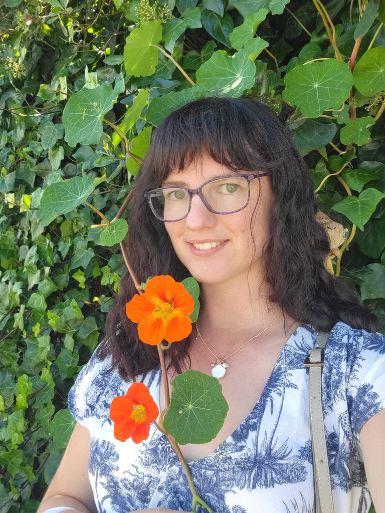 Lindsay Lou's avatar