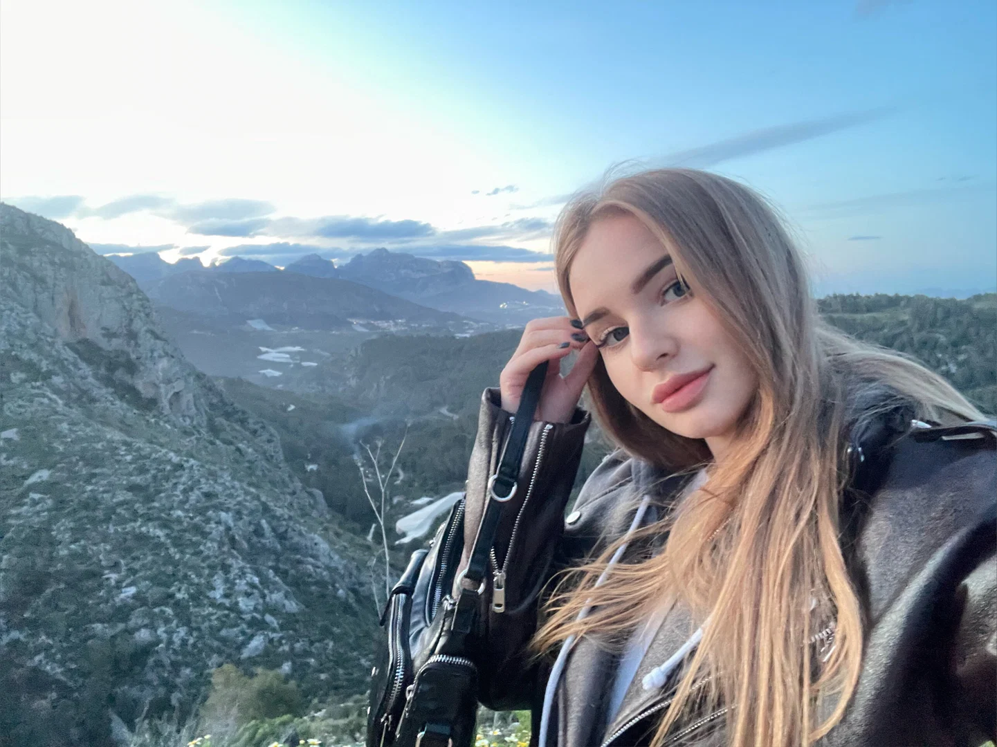 Eva๐ profile banner