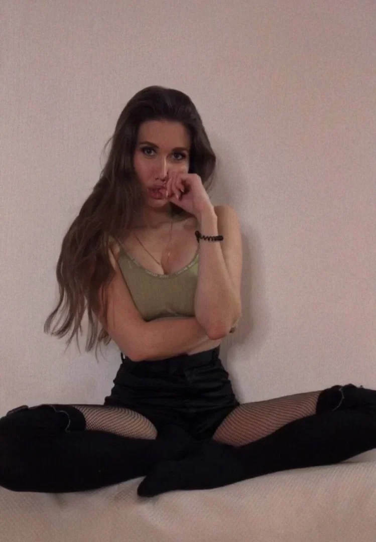 Lesya profile banner