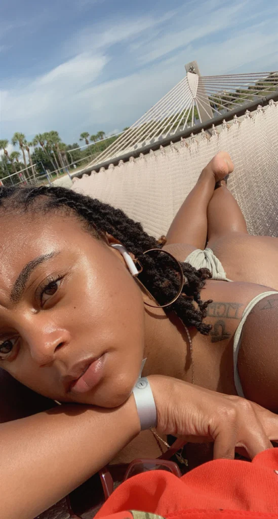 CHELSEA G's avatar