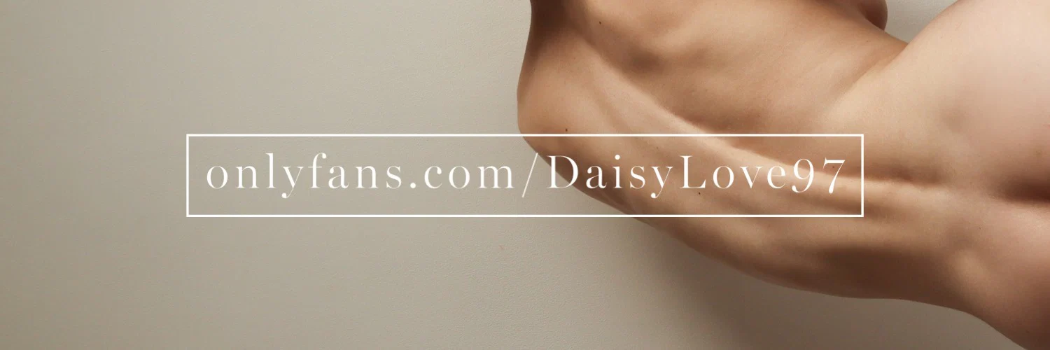 Daisy Love profile banner