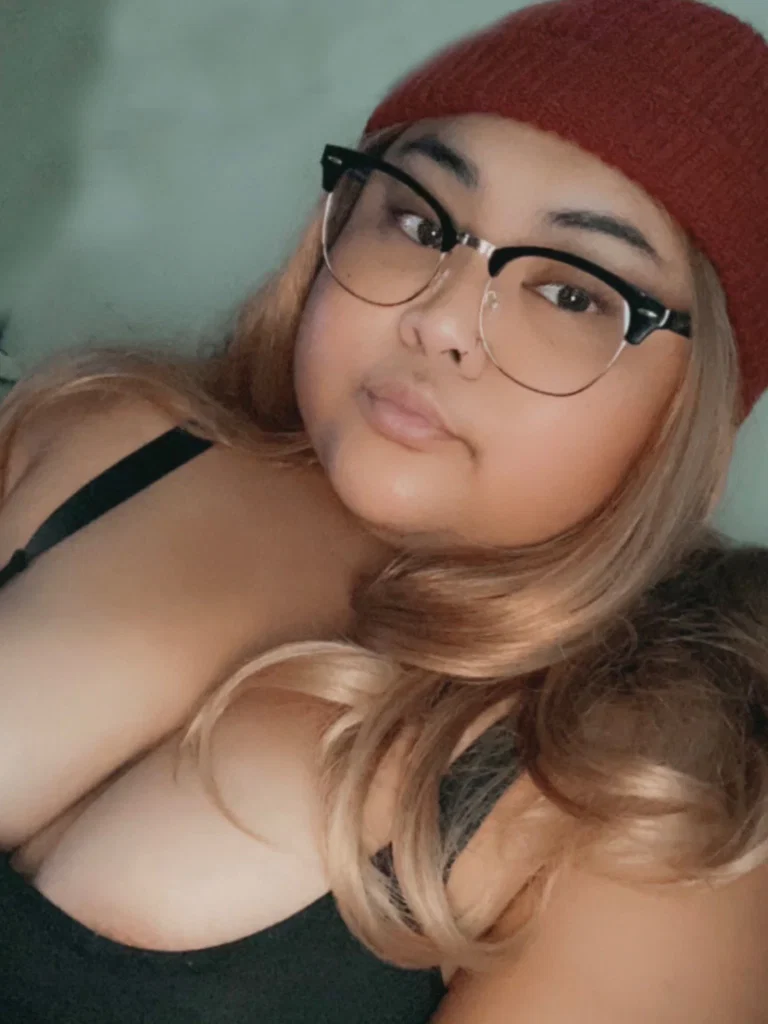 Miss HoneyB's avatar