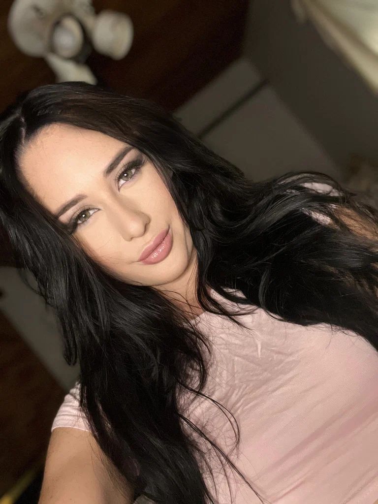 Angelina's avatar