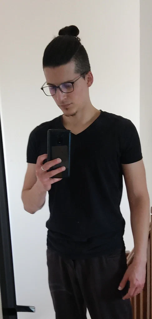 DesignerYNT's avatar