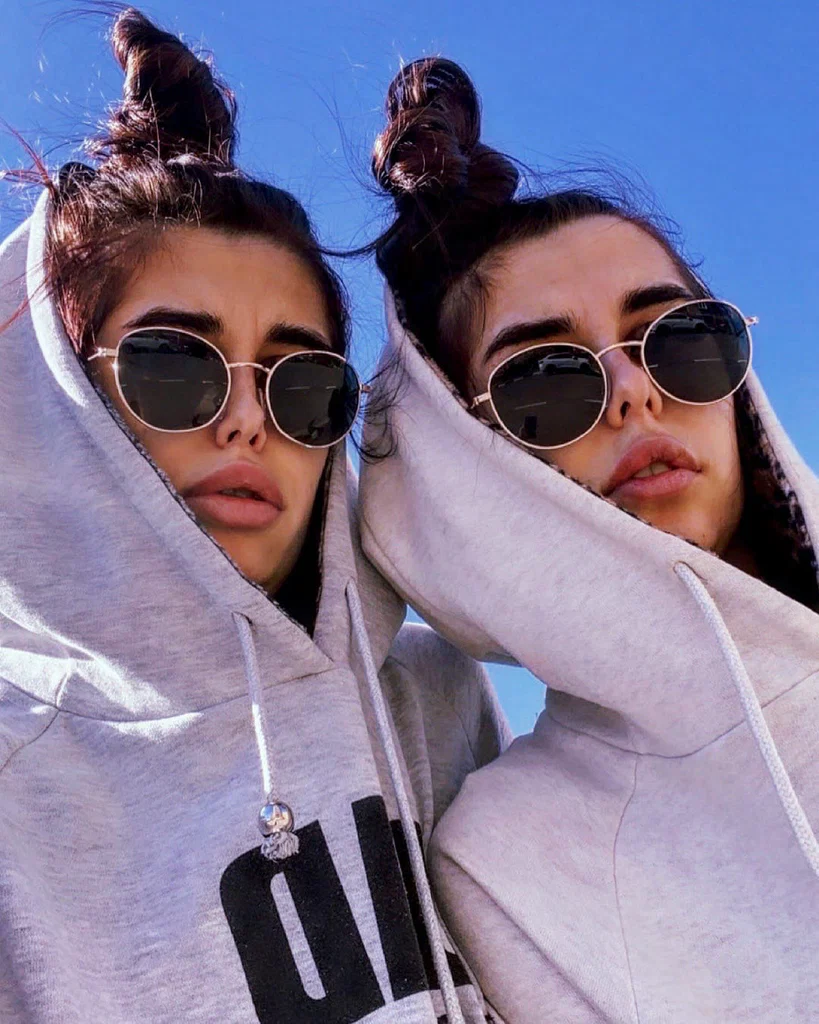 Jessie &amp; Jennie 👭🏻 Twins