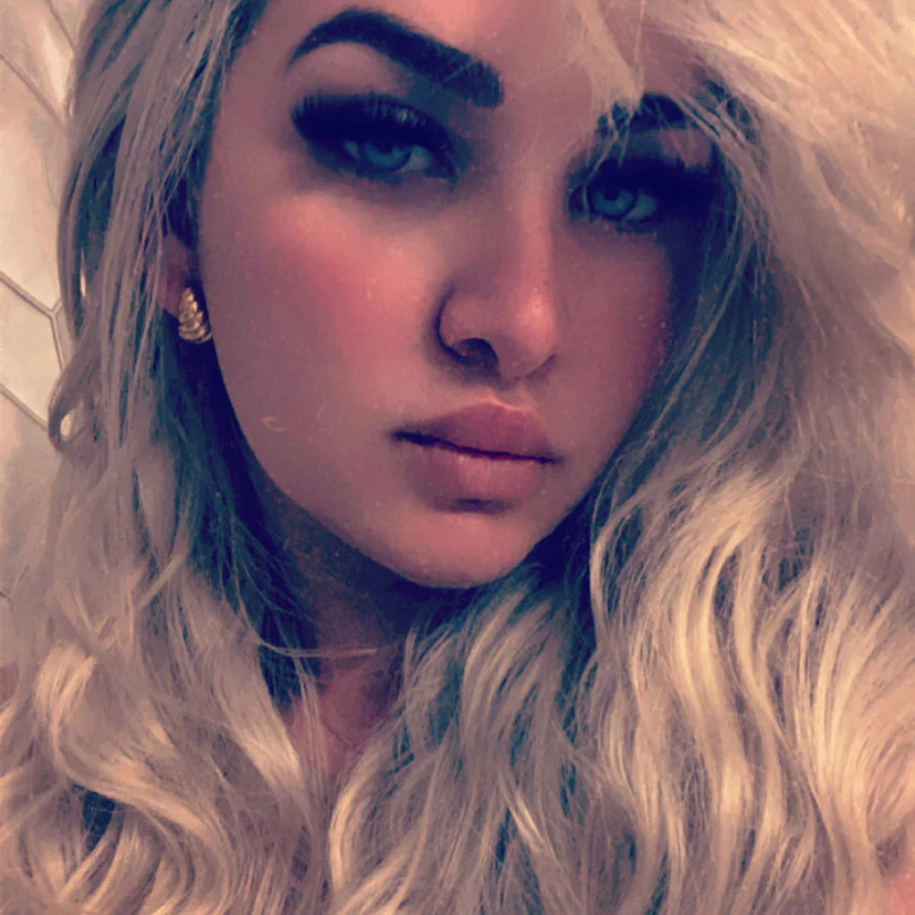 Mia Castro's avatar