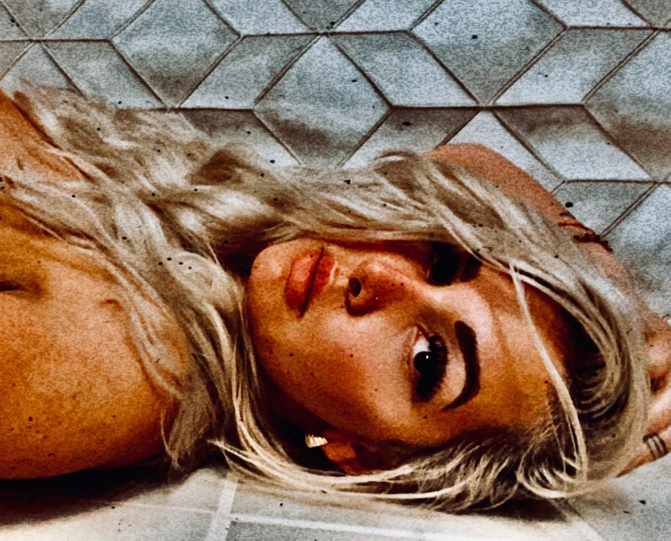 Mia Castro profile banner