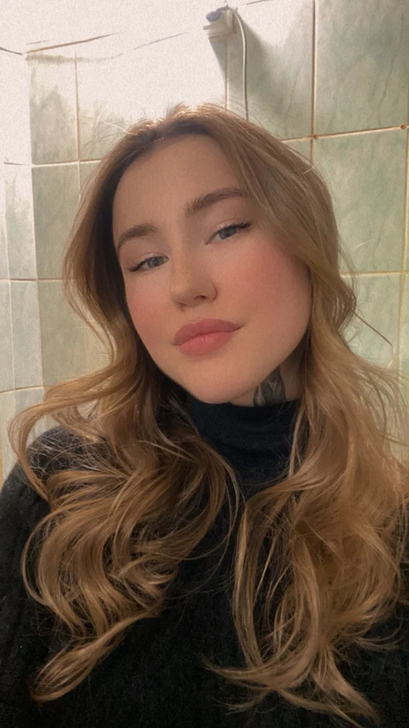 Eva_Pink1