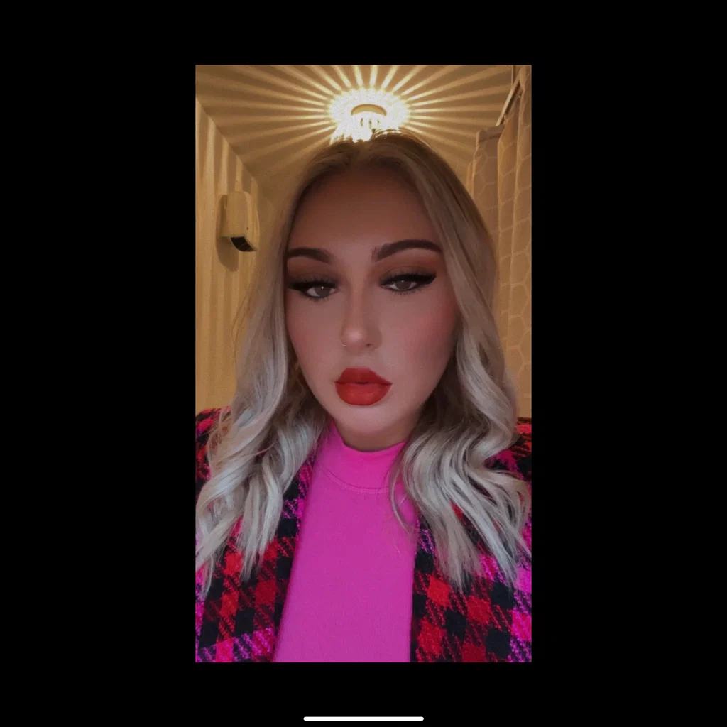 Meg👑's avatar