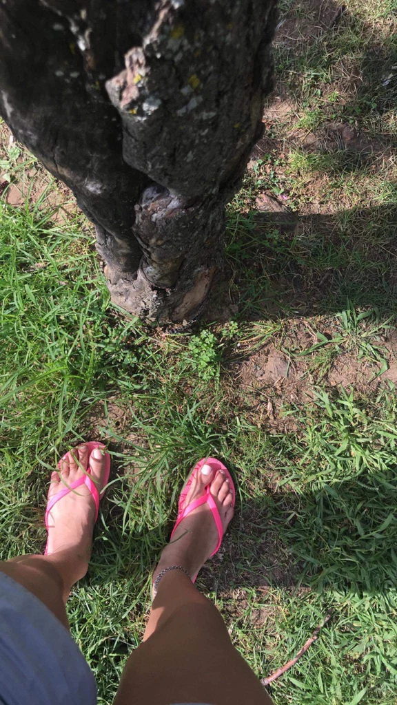 Cute Toes alert 🥰's avatar