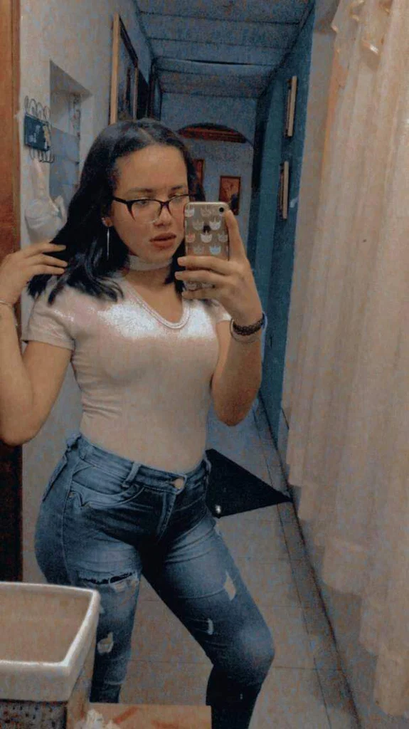 Velasquez Paola's avatar