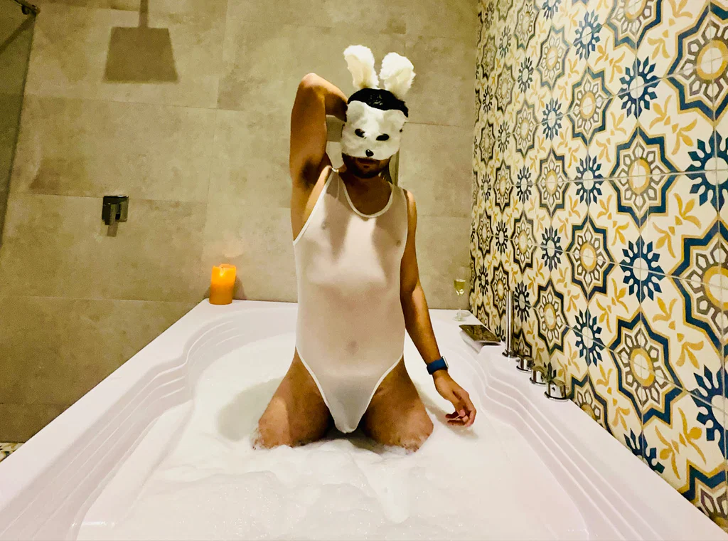 Charlie mini Nude