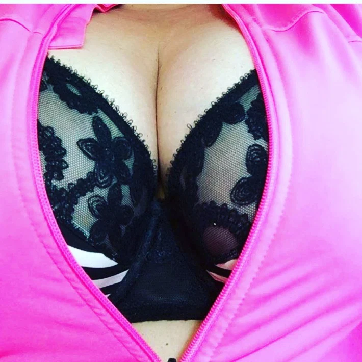 Curvycougar profile banner