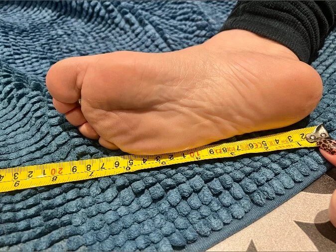 Tiny Feet Giantess profile banner