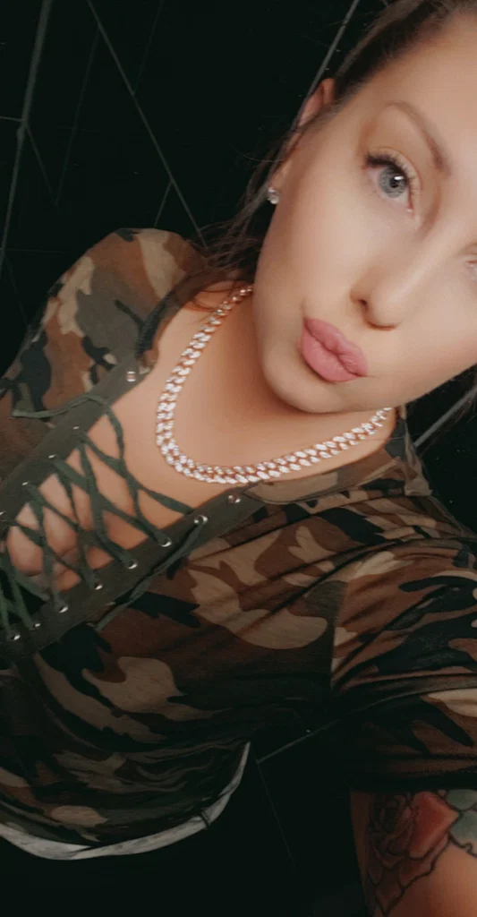 Adrianna's avatar