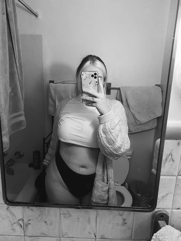 Curvy Cutie's avatar