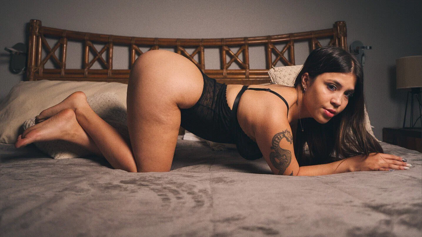 GODDESS LUCIANA 🤍 LOCKTOBER profile banner