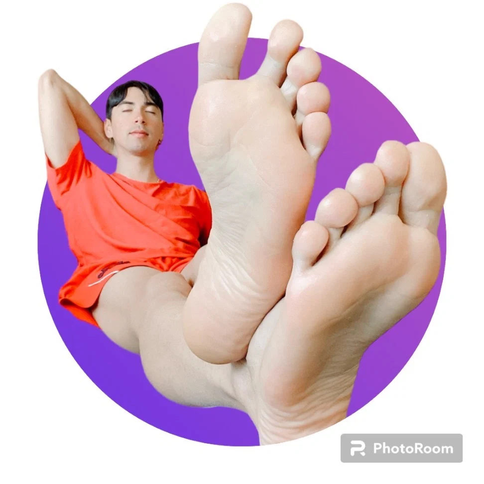 Aless white Feet's avatar