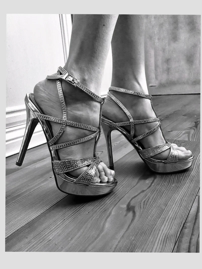 Tina Feet profile banner