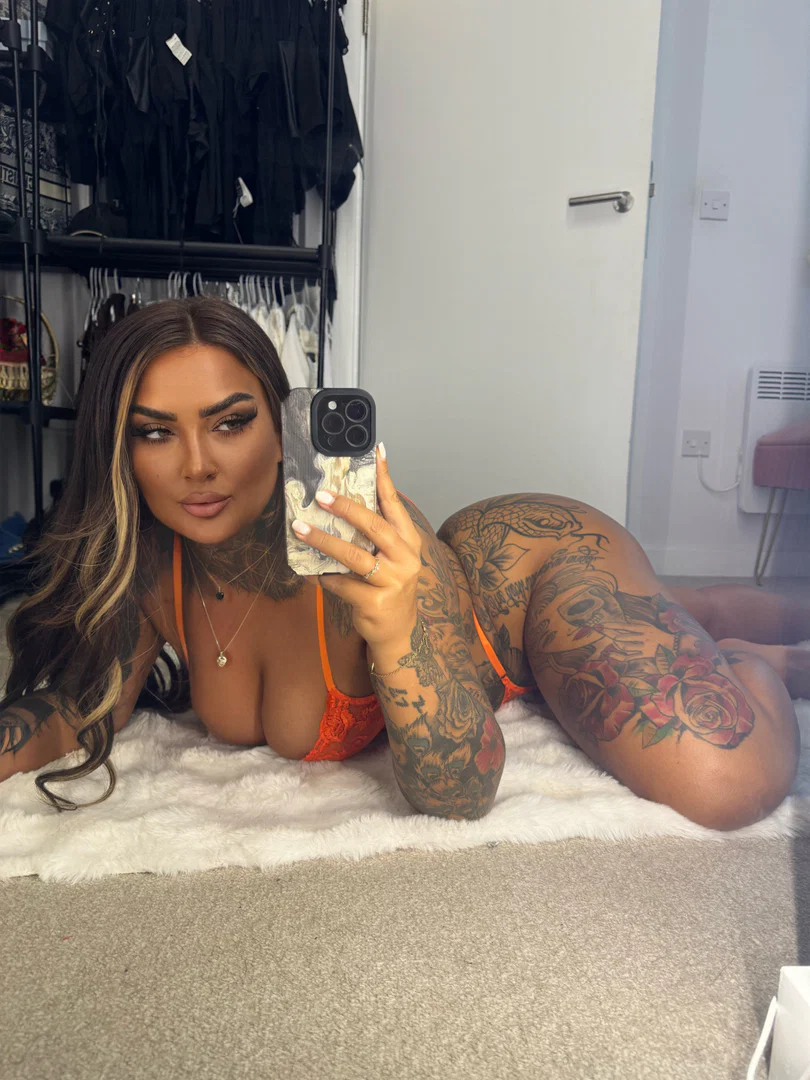 Karolina ๐ profile banner