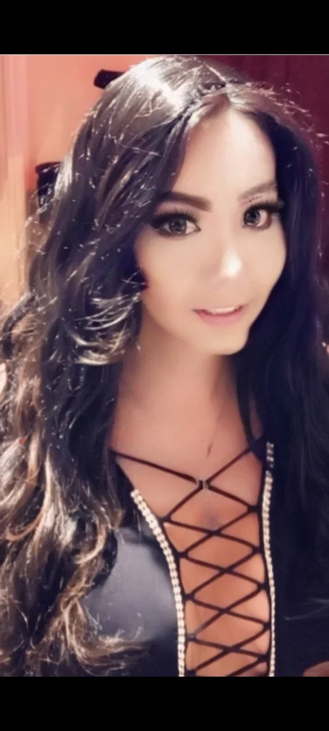 HOLLYWOOD BOMBSHELL's avatar