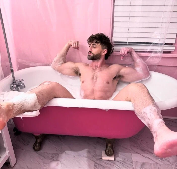 The Ultimate Boyfriend Experience 😘's avatar