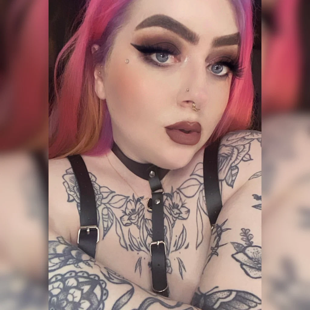 Toxic Peaches 🍑💦's avatar