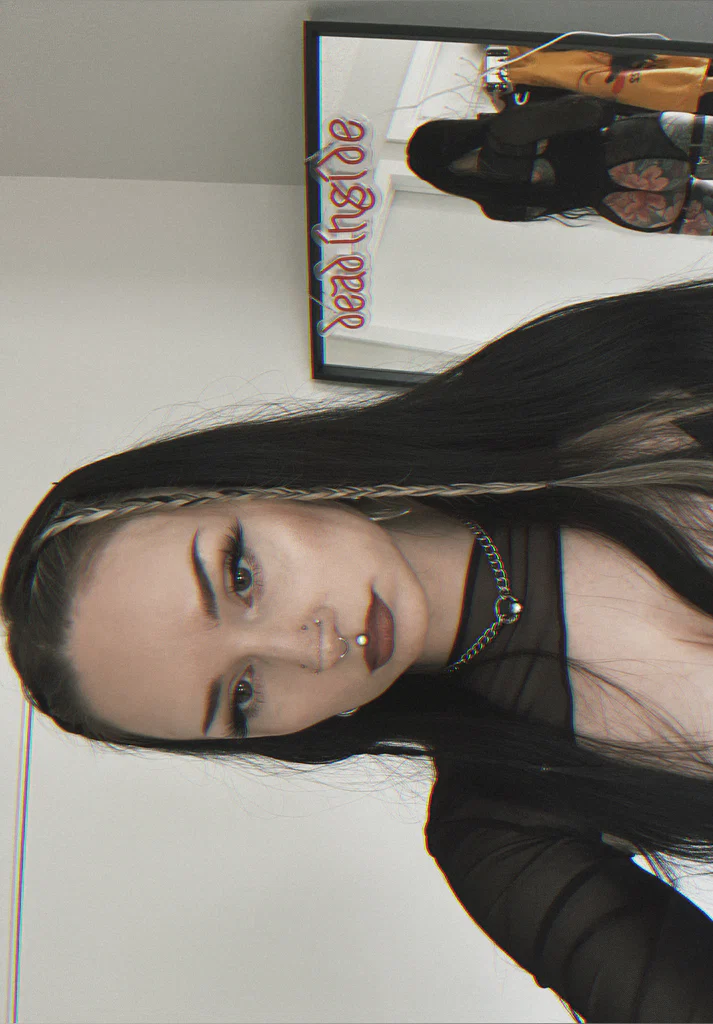 𝖌𝖎𝖗𝖑 𝖜𝖎𝖙𝖍 𝖙𝖍𝖊 𝖘𝖓𝖆𝖐𝖊 𝖙𝖆𝖙𝖙𝖔𝖔🐍