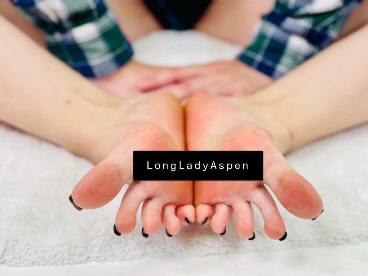Aspen Reina profile banner