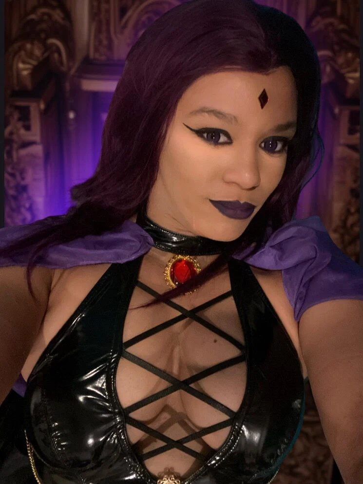 Goddess Raven Bloodthorn's avatar
