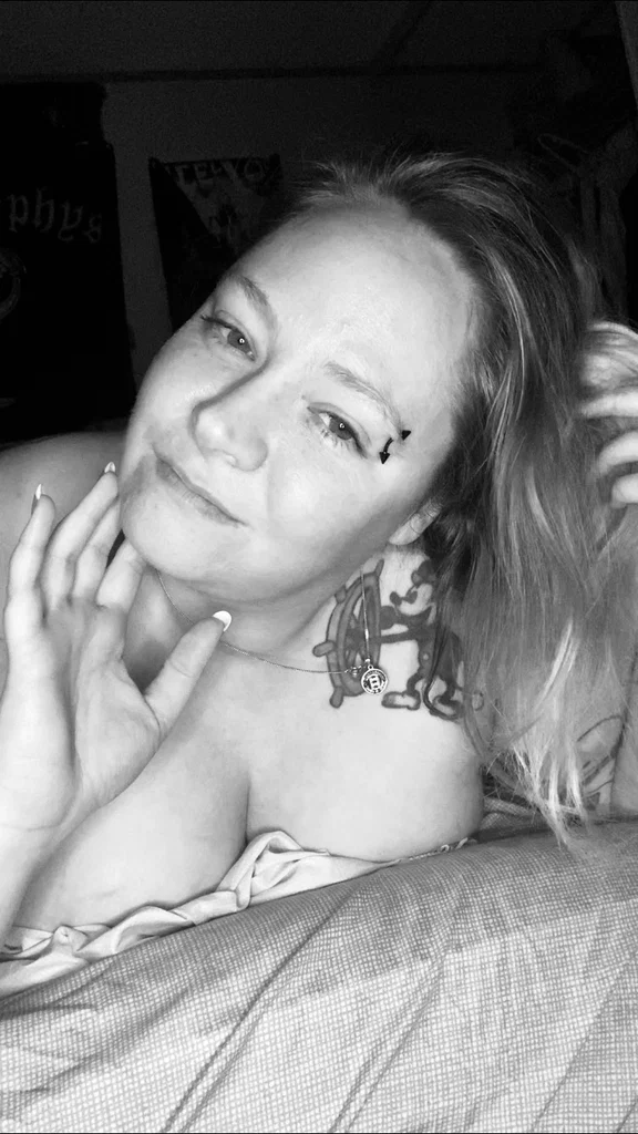 Elli Lynn's avatar