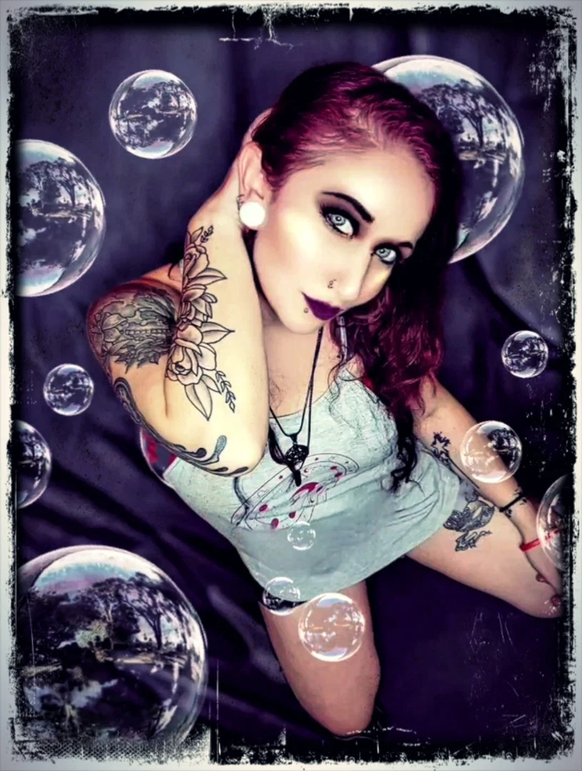 Veronica Rayne profile banner