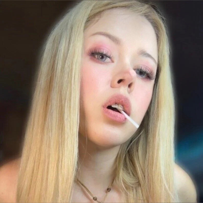 Paloma White's avatar