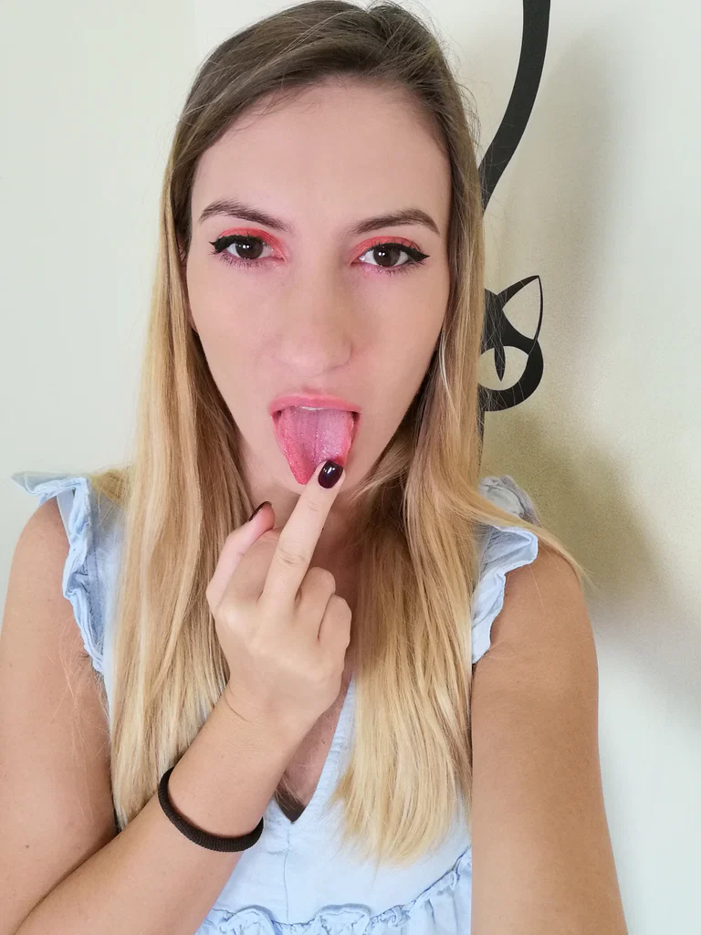 RoxaneQuinn's avatar
