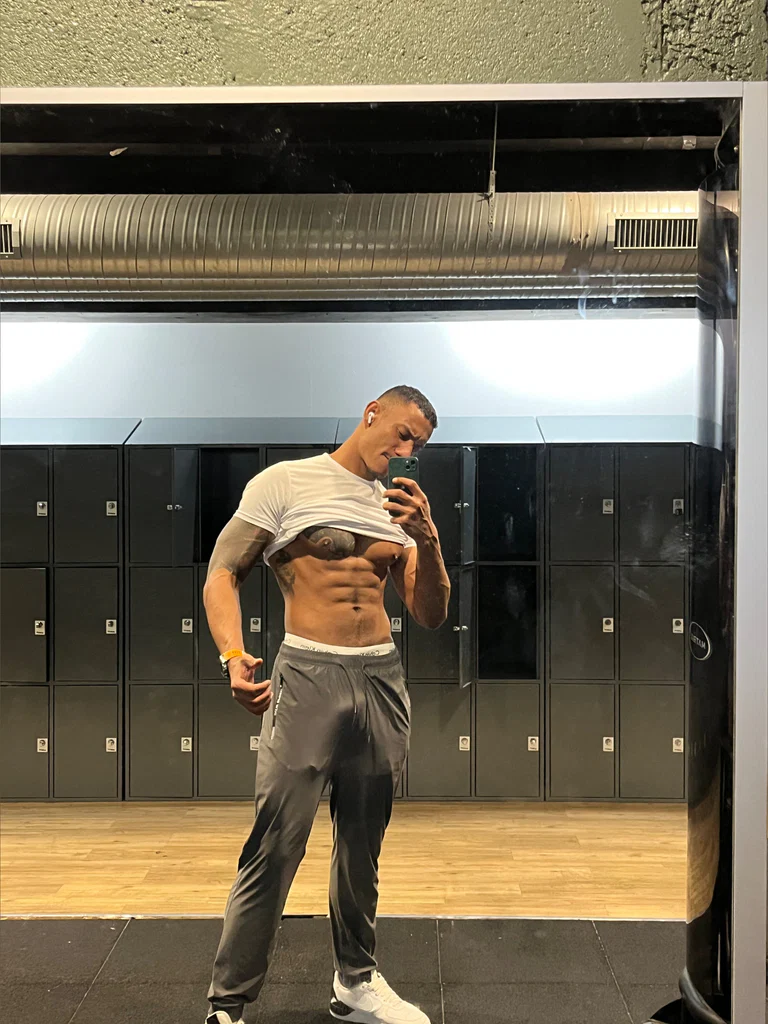 Luciano Lira's avatar