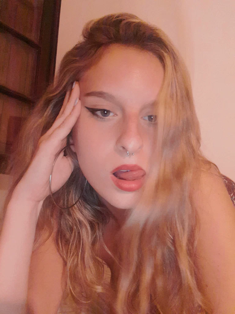 Lola 🍭's avatar