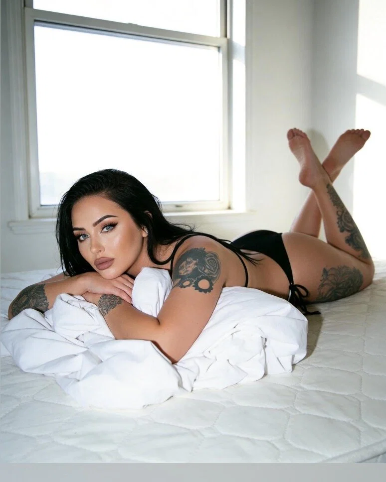 Deavan Clegg VIP 🖤 profile banner