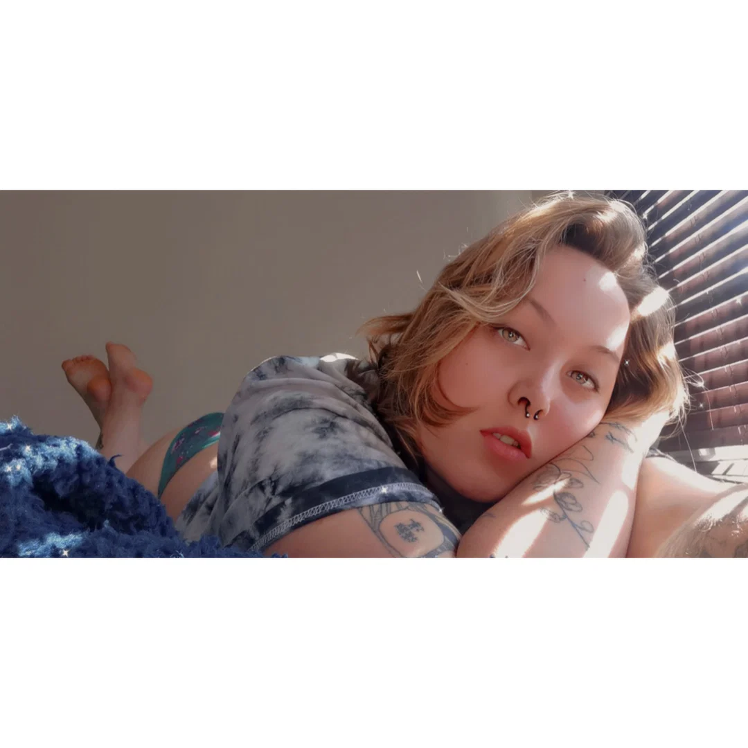 DeeFlower profile banner
